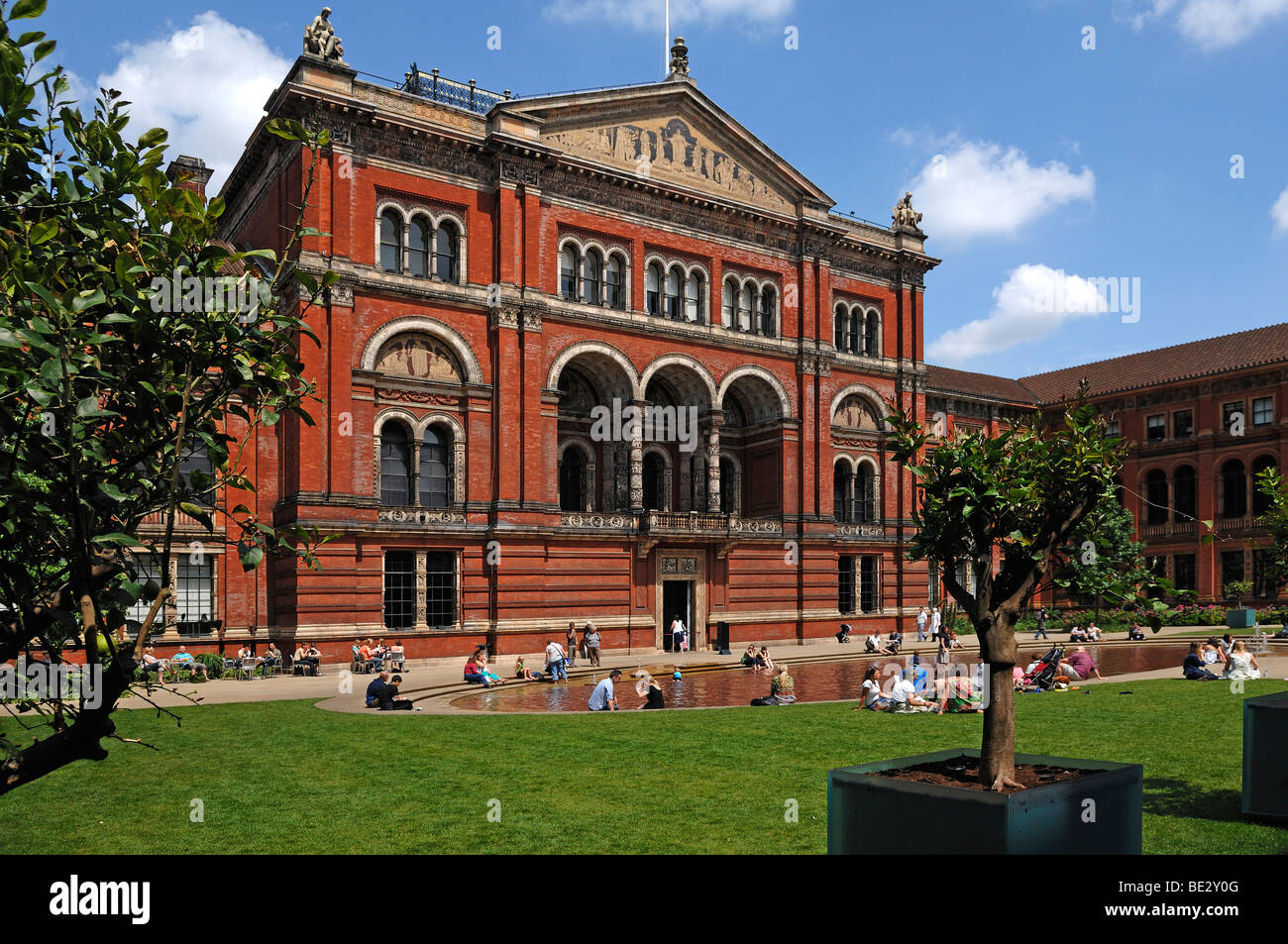 Victoria & Albert Museum and courtyard, 1-5 Exhibition Road, London, England, UK, Europe Stock Photo