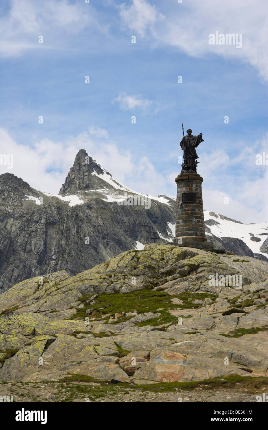 Statue of Saint Bernard, Grand Saint-Bernard, Great St Bernard Pass, Col du Grand-Saint-Bernard, Colle del Gran San Bernardo, P Stock Photo