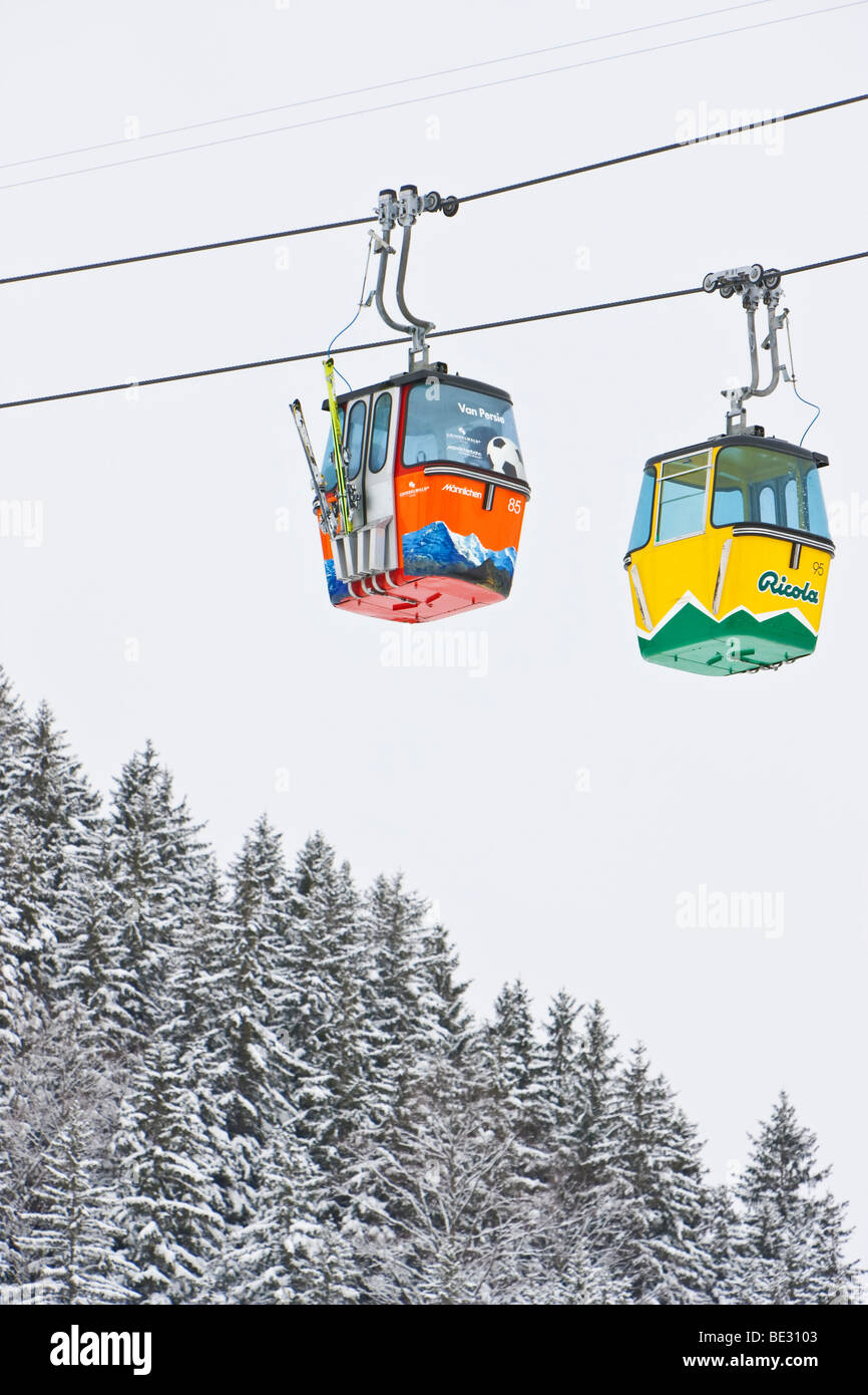Brightly coloured Grindelwald Grund Gondola ski lift, Grindelwald, Jungfrau region, Bernese Oberland, Swiss Alps, Switzerland Stock Photo