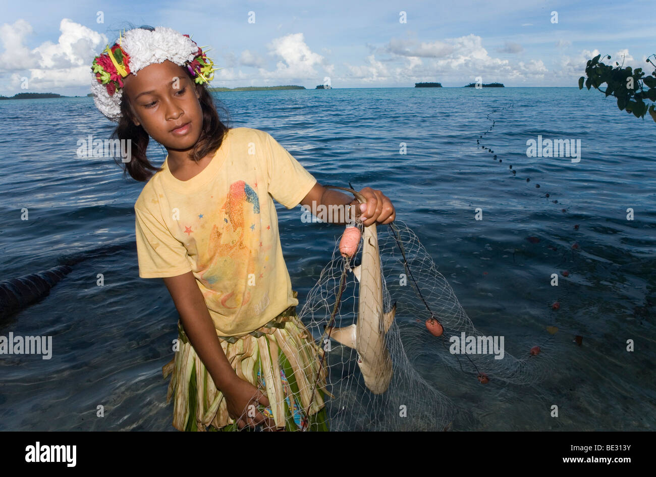 Female fishermen pacific island hi-res stock photography and