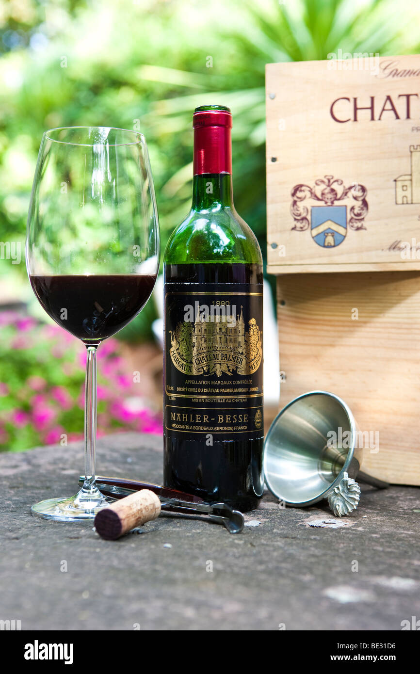 Chateau Palmer, Margaux, Grand Vin de Bordeaux, Bordeaux glass, cork, sommelier cutlery Stock Photo