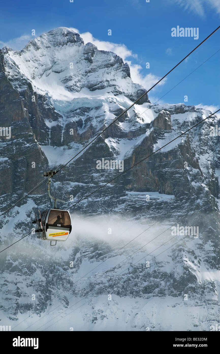 Gondola ski lift, Wetterhorn mountain (3692m), Grindelwald, Jungfrau region, Bernese Oberland, Swiss Alps, Switzerland Stock Photo