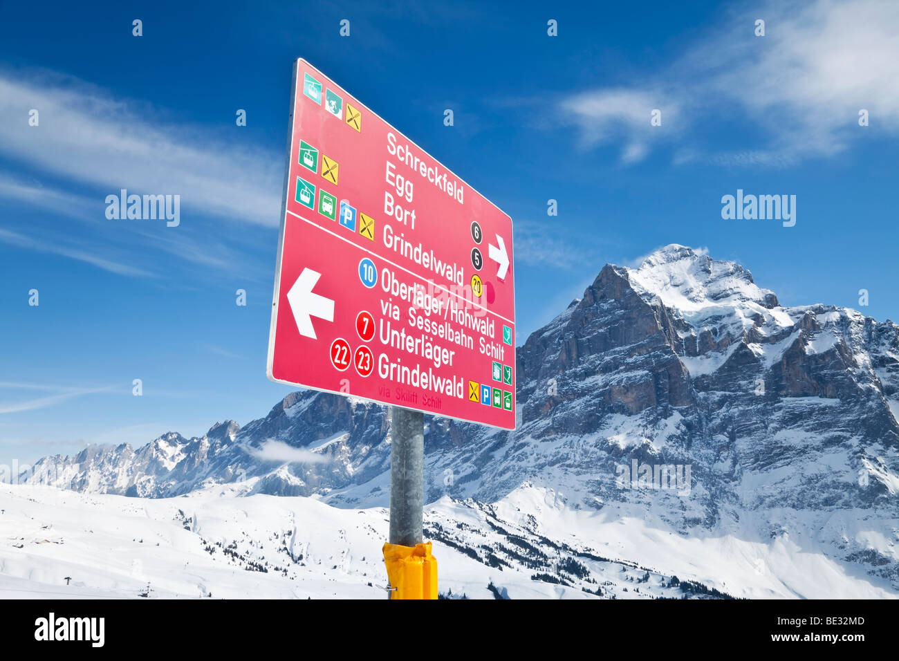 Ski resort piste sign hi-res stock photography and images - Alamy