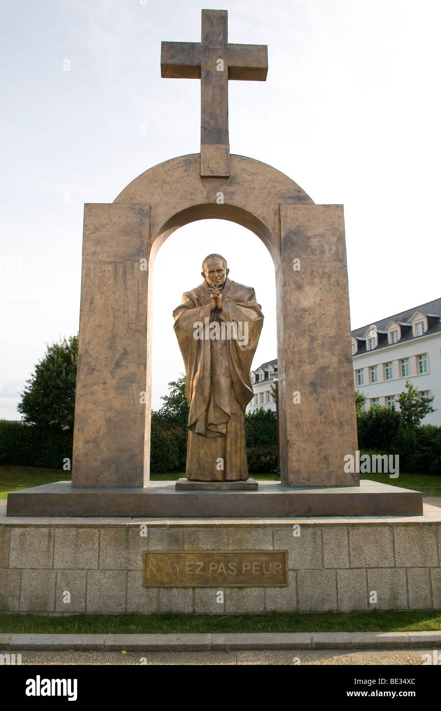 Pope John Paul II statue in Ploermel - Bretagne - France - "Don't be afraid  Stock Photo - Alamy