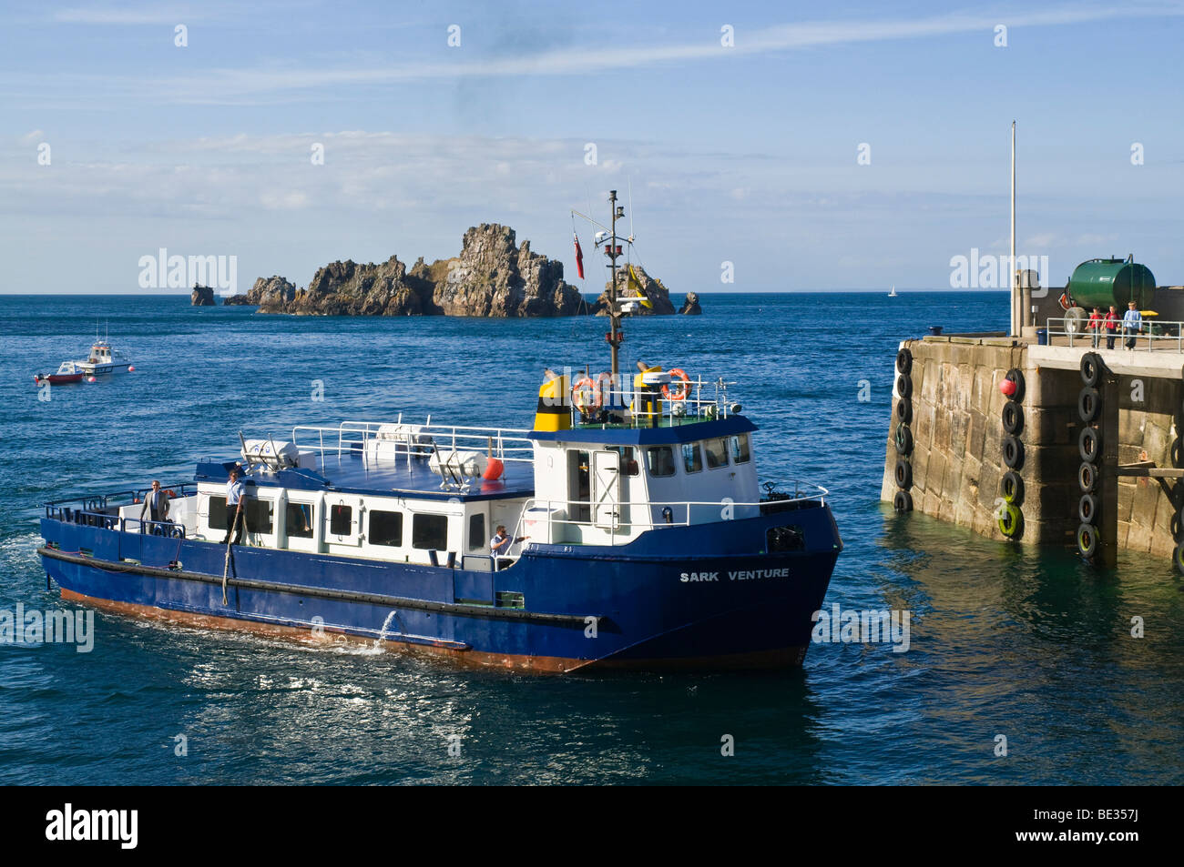 dh  MASELINE HARBOUR SARK ISLAND Isle of Sark shipping company ferry Sark Venture arriving from Guernsey Stock Photo