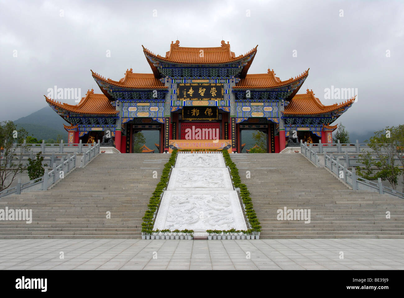 Hall and stairs hi-res stock photography and images - Alamy