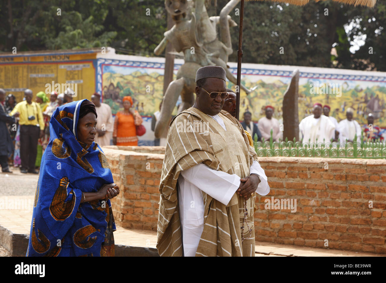 Sultan Ibrahim Mbombo Njoya in front of the Sultan's palace, holding an audience, Foumban, Cameroon, Africa Stock Photo