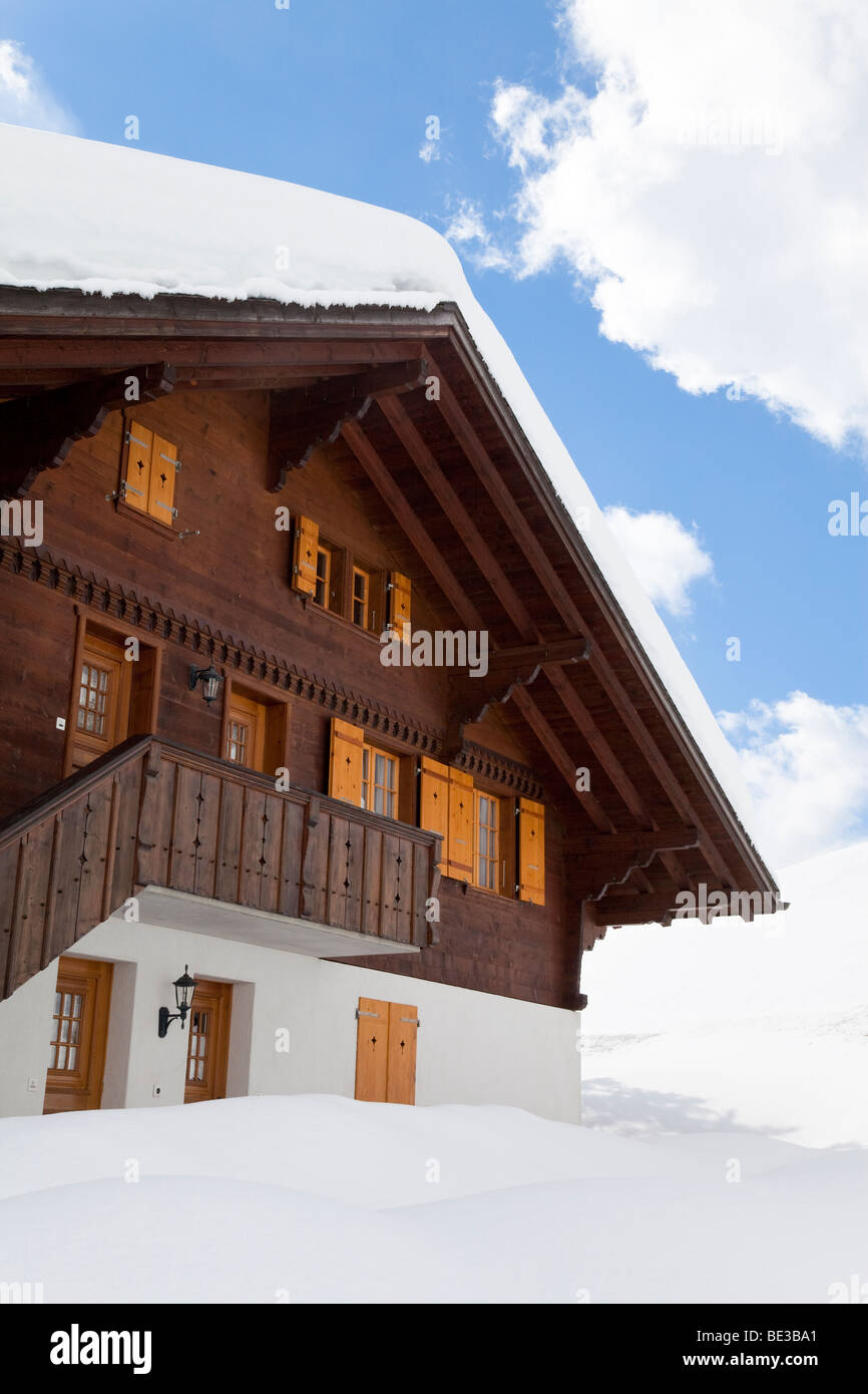 Typical Swiss style Chalet, Grindelwald, Jungfrau region, Bernese Oberland, Swiss Alps, Switzerland Stock Photo