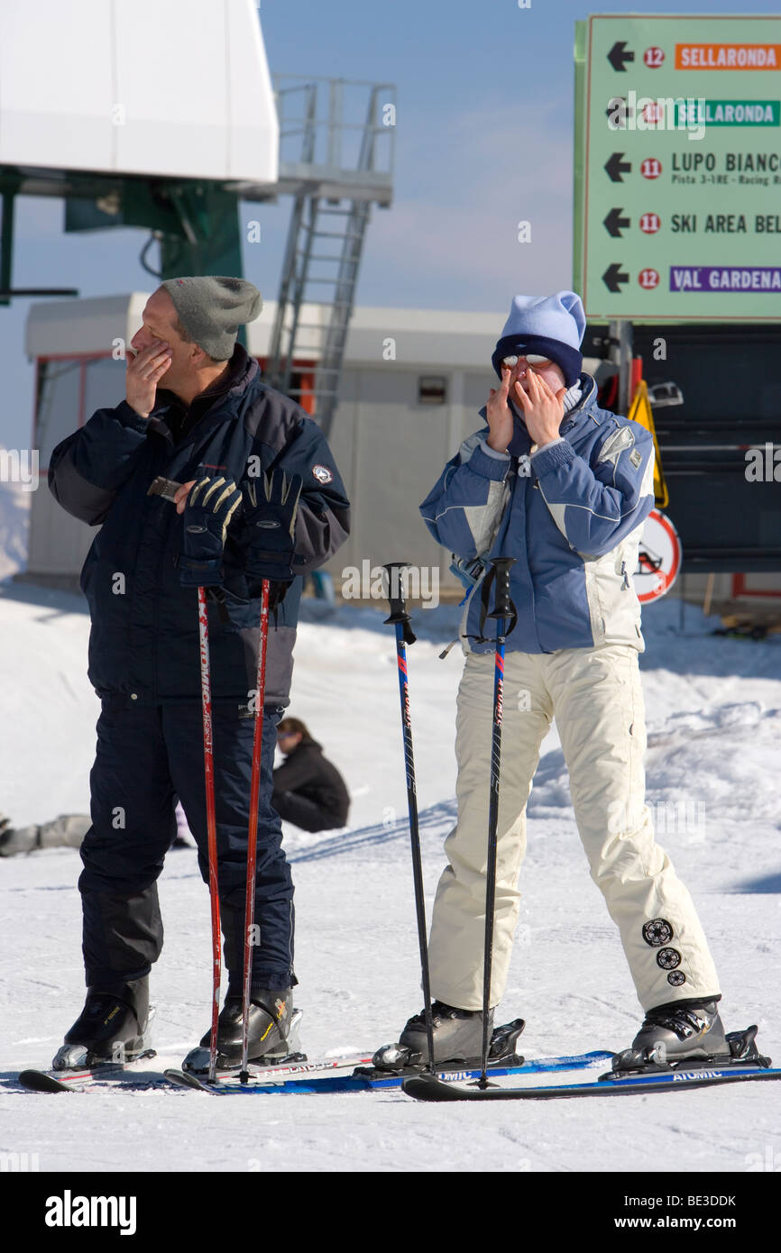 Skiers put on sun cream faces hires stock photography and images Alamy