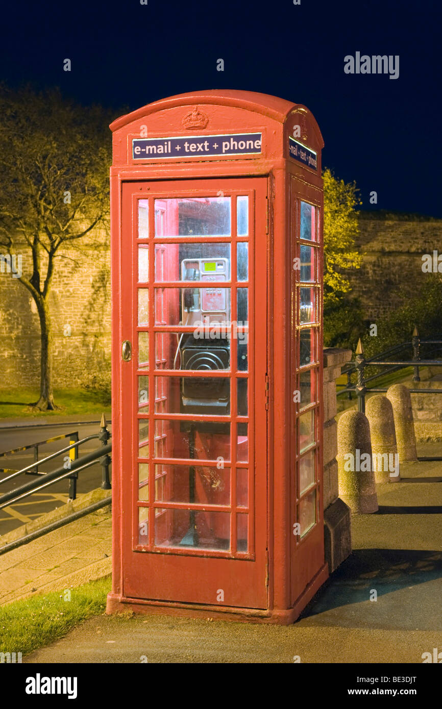 Traditionelle britische telefonzellen hires stock photography and