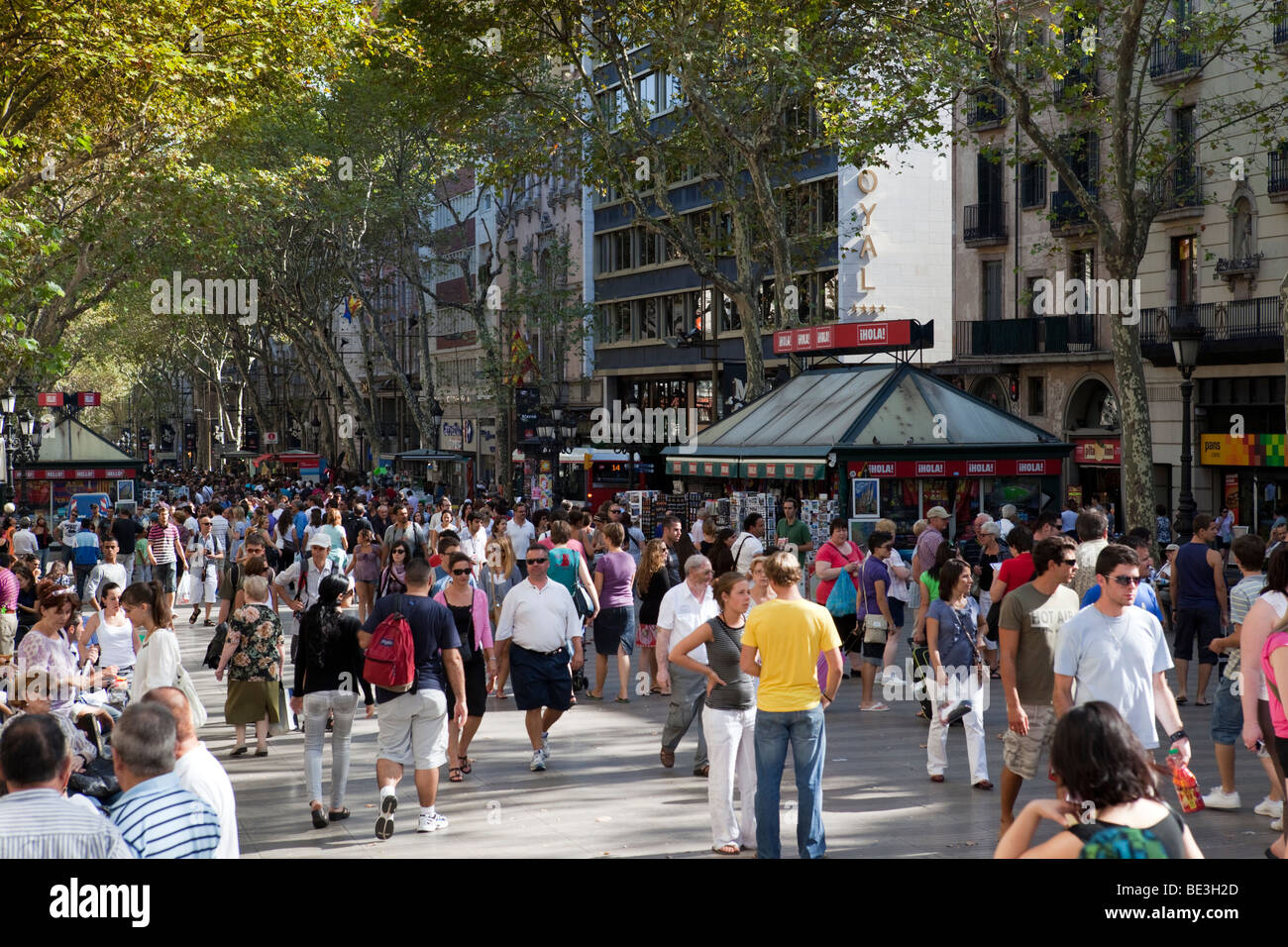 Barcelona spain people visitor hi-res stock photography and images - Alamy