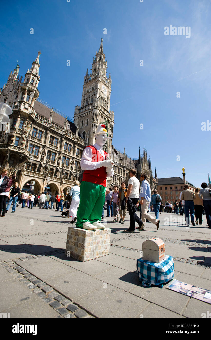 Street artist on the Marienplatz square in front of the city hall, Munich, Bavaria, Germany, Europe Stock Photo