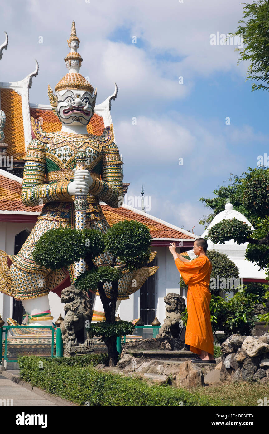 Monk taking a picture of the Wat Arun Temple, Bangkok, Thailand, Asia Stock Photo