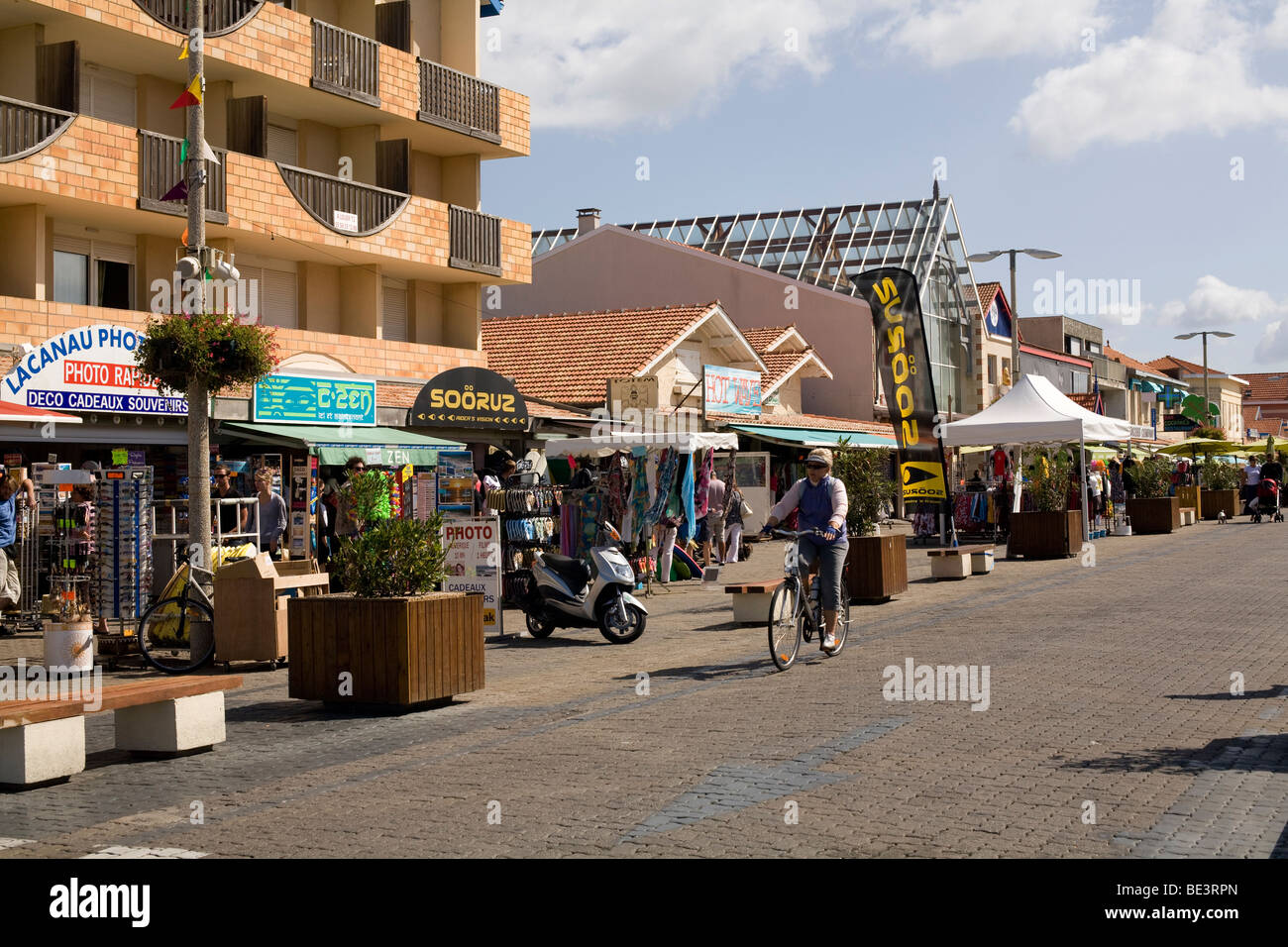 Shops near the beach in Lacanau Ocean on the south west Atlantic coast of France near Bordeaux Stock Photo