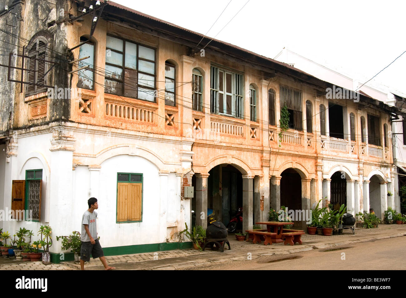 Colonial-era shophouses in Savannakhet, Laos Stock Photo