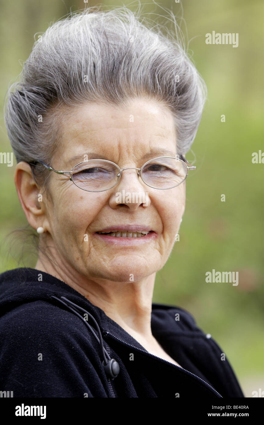 Portrait einer Seniorin , 67 Jahre alt Stock Photo