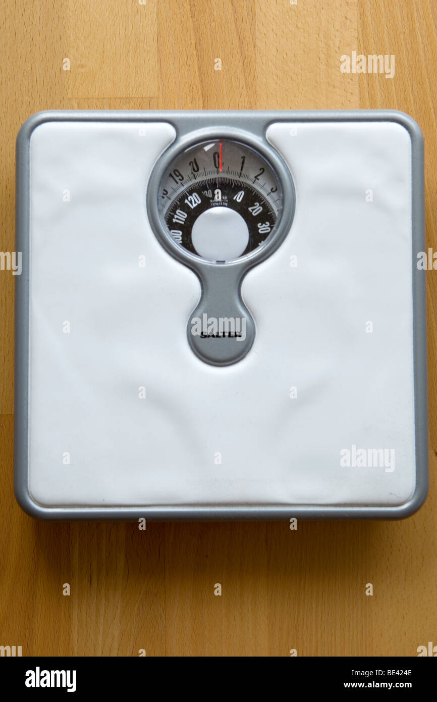 Salter weighing scales hi-res stock photography and images - Alamy