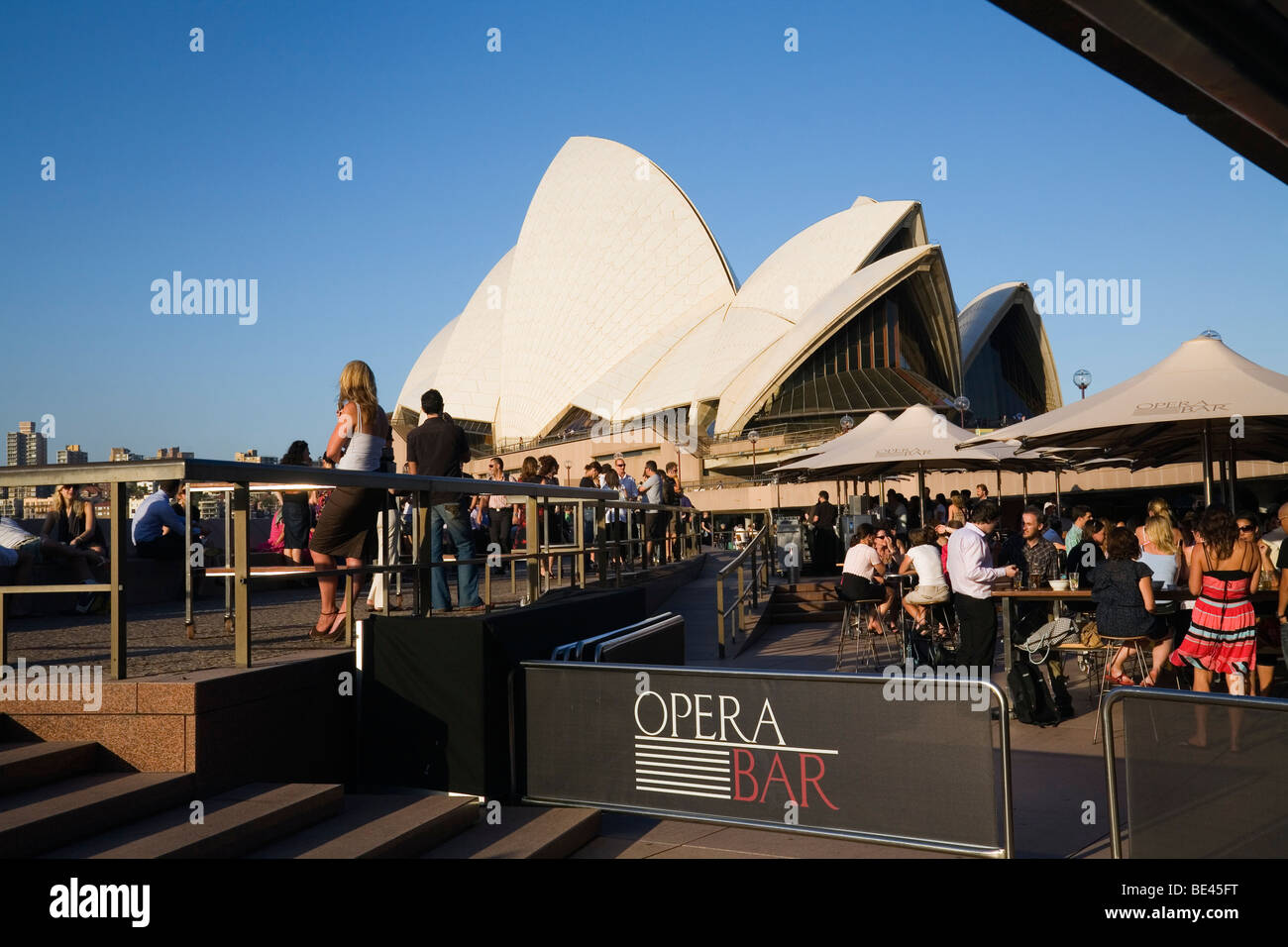 The Opera Bar next to the iconic Opera House on Sydney harbour. Circular Quay, Sydney, New South Wales, AUSTRALIA Stock Photo
