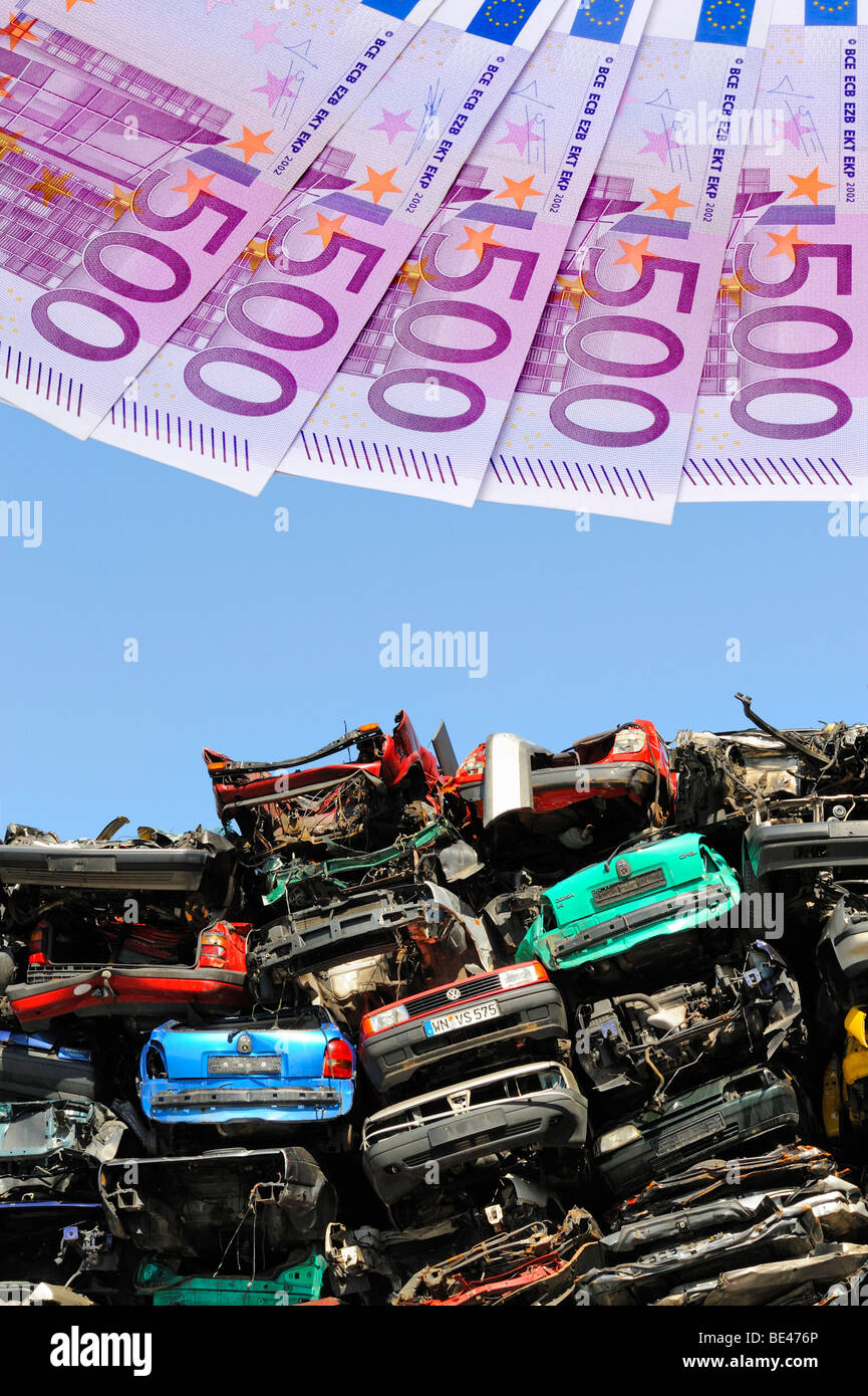 Old cars, banknotes, symbolic picture for scrapping premium Stock Photo