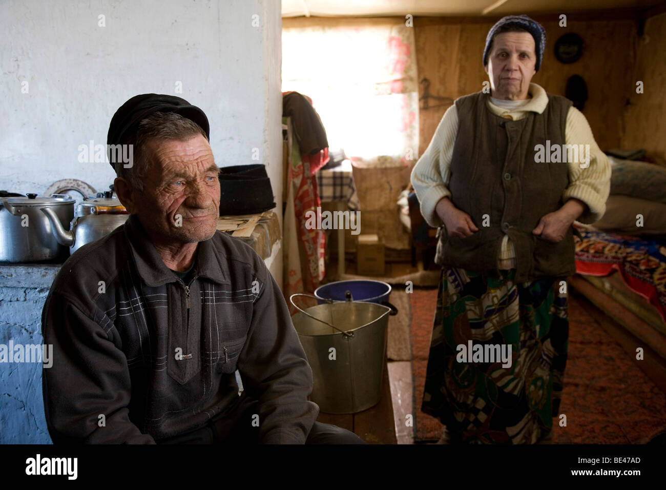 Peasant couple at their home in Karelia, Russia Stock Photo