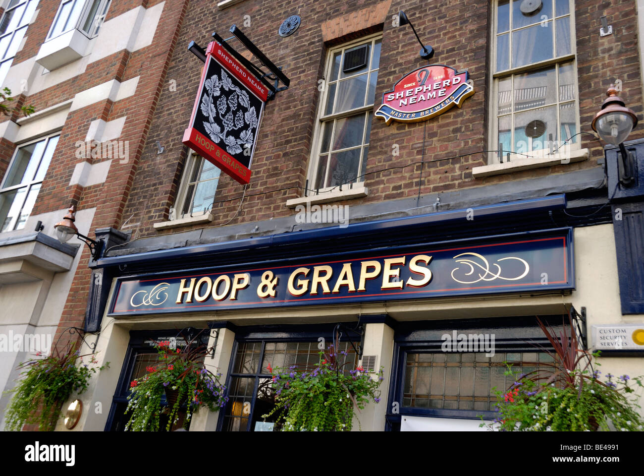 The Hoop and Grapes public house in Farringdon Street, London EC4