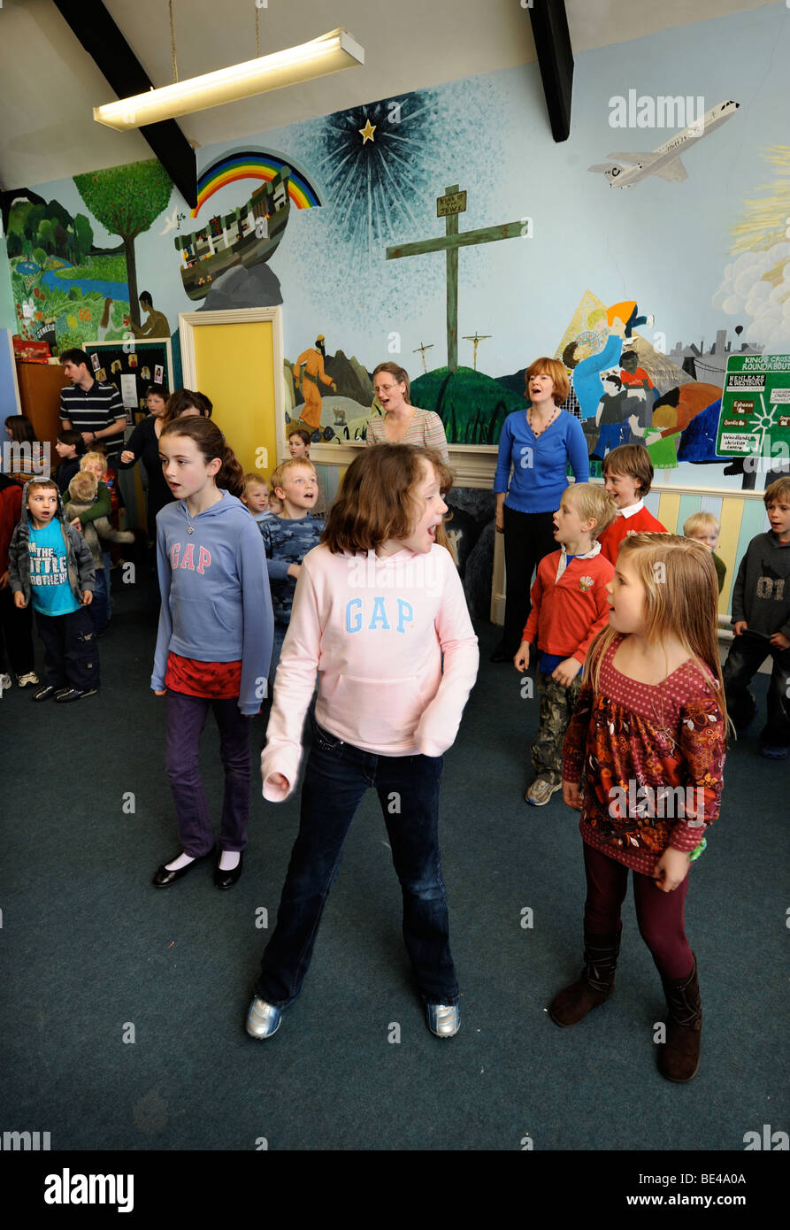CHILDREN SINGING AND DANCING IN A GROUP AT A SUNDAY SCHOOL UK Stock Photo