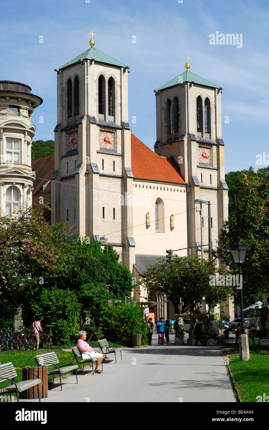 Spa Garden, in the back the St.AndraeKirche church, Neustadt district
