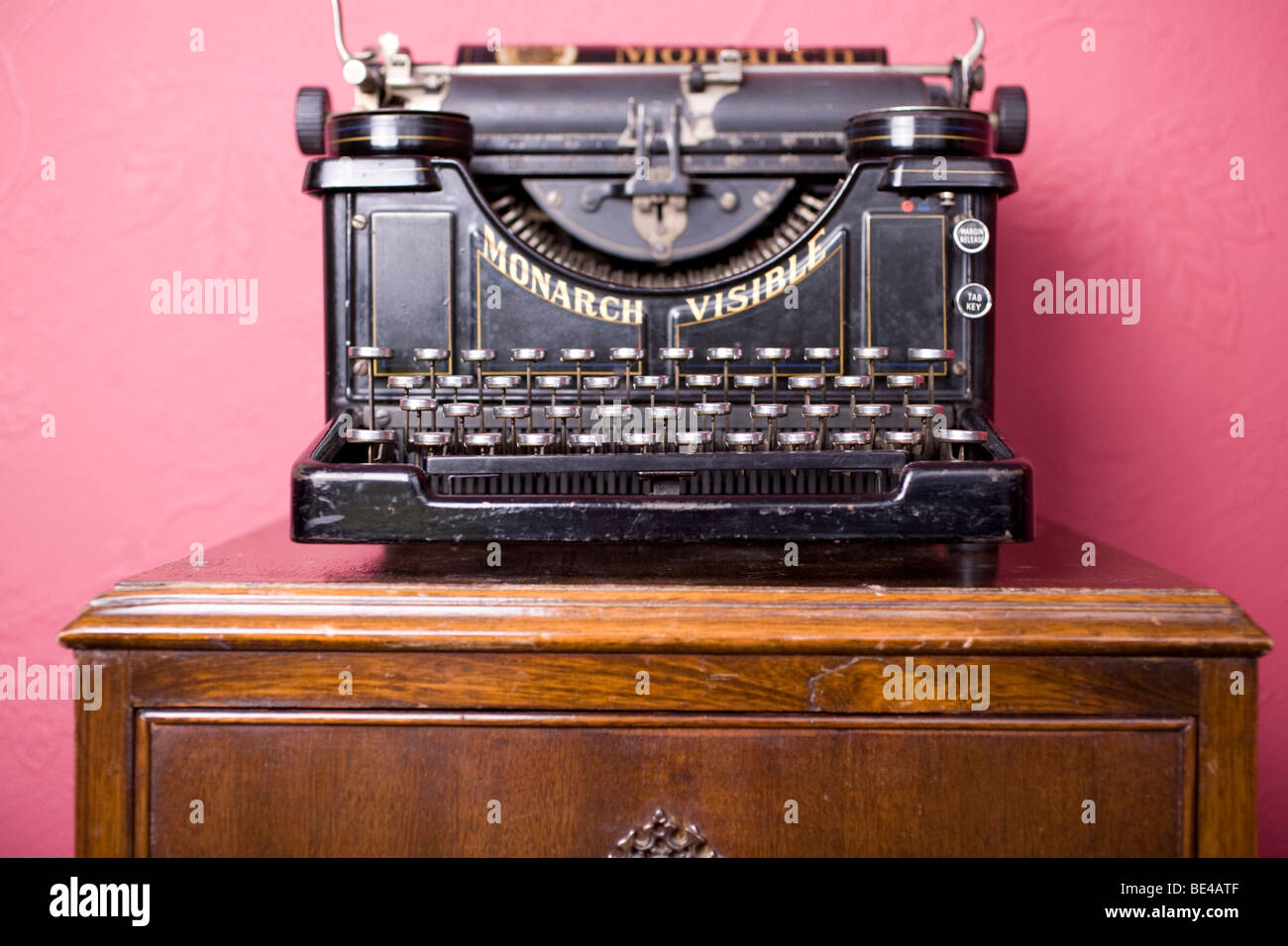 View of an old fashioned typewriter Stock Photo - Alamy