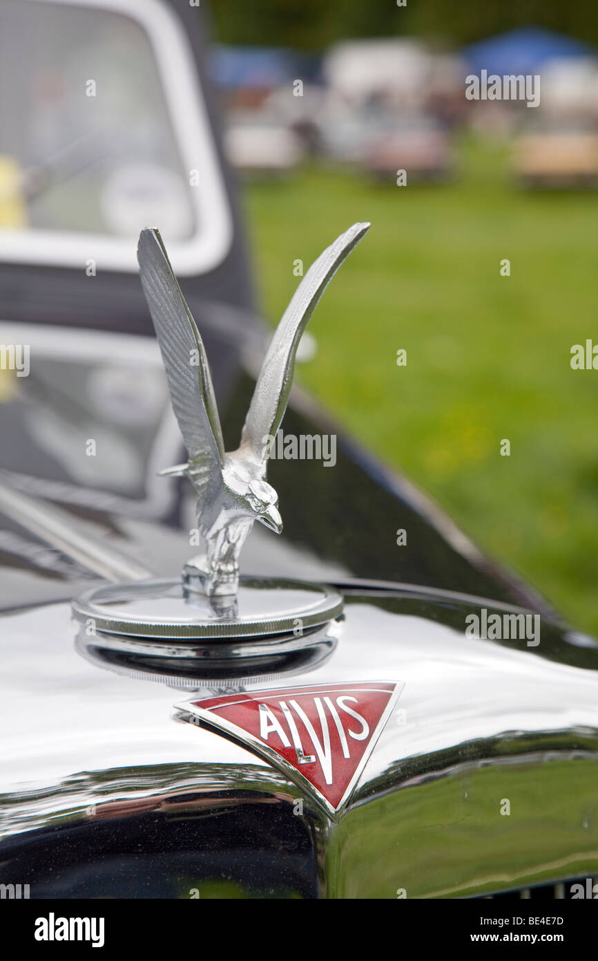 Vintage car hood ornament eagle hires stock photography and images Alamy
