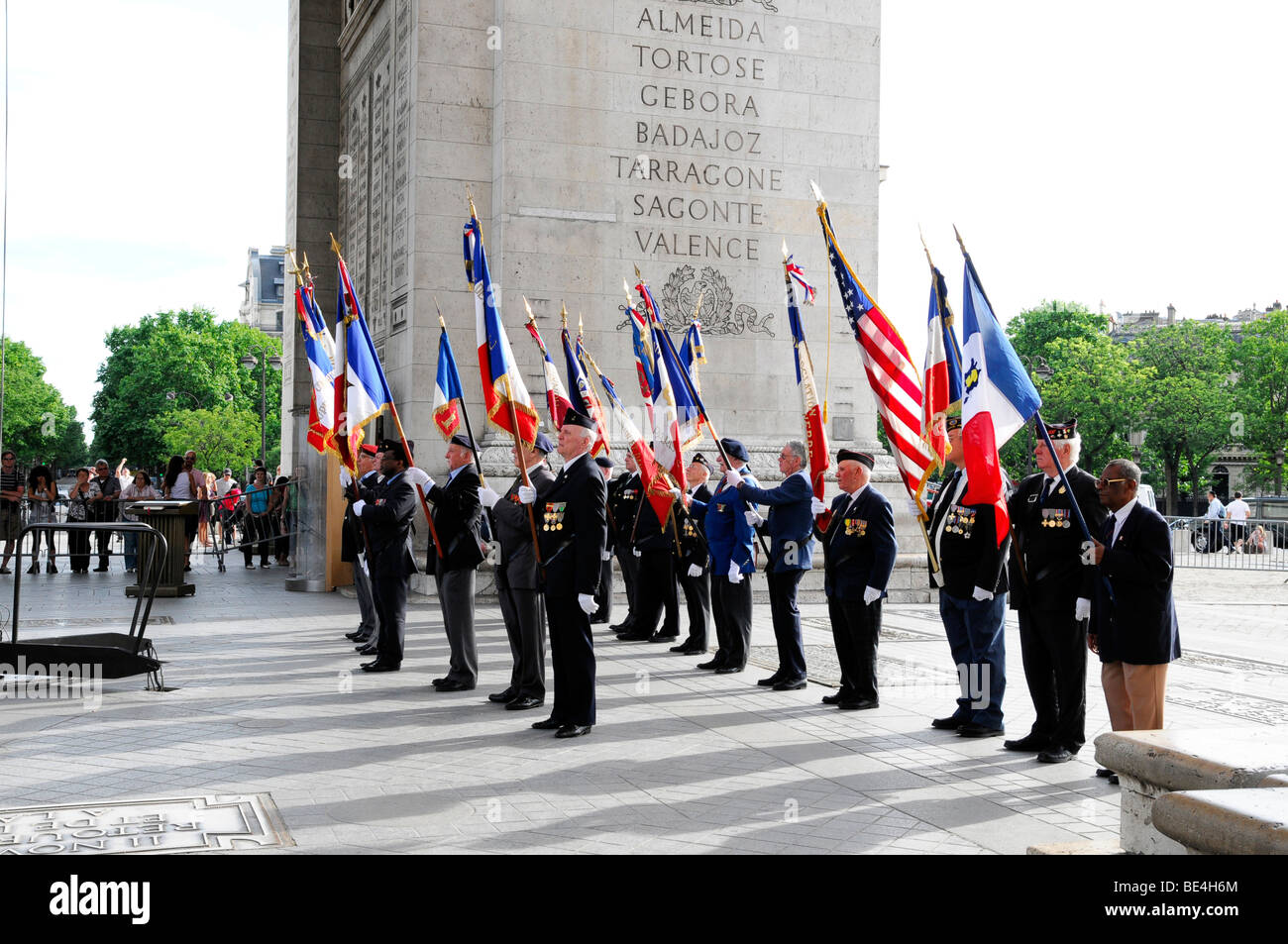 Paris parades people hi-res stock photography and images - Alamy