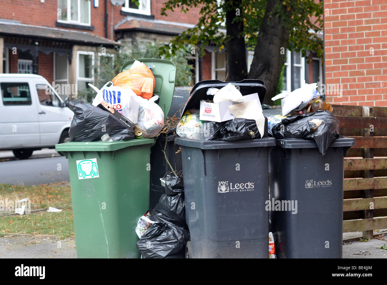Public rubbish bin full High Resolution Stock Photography and Images