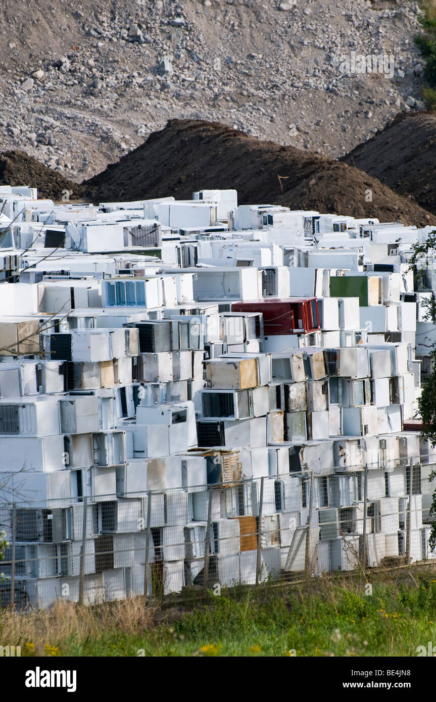 Dumped refrigerator hires stock photography and images Alamy