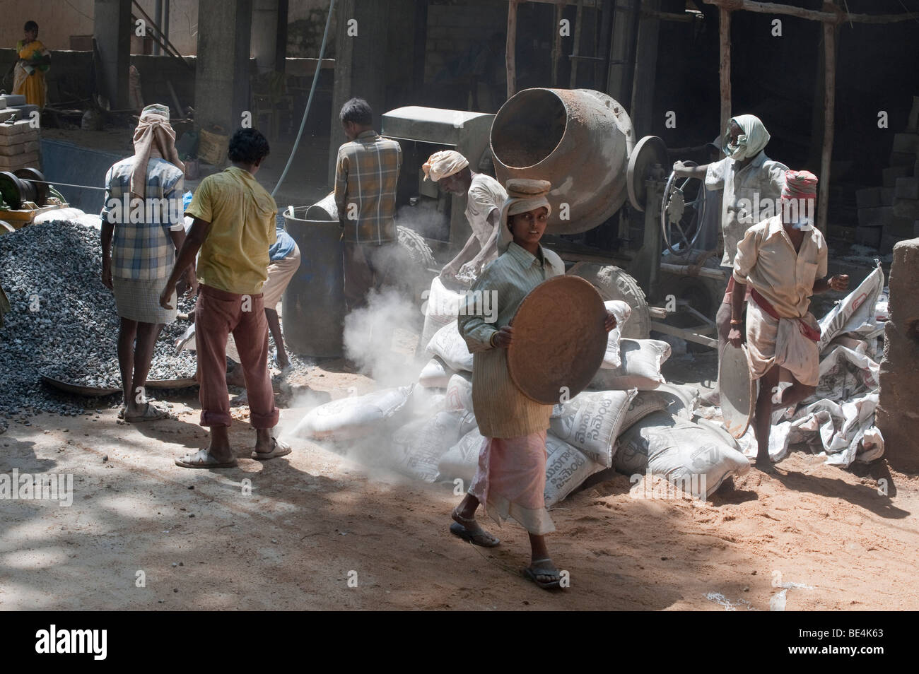 Concrete mixer india hires stock photography and images Alamy