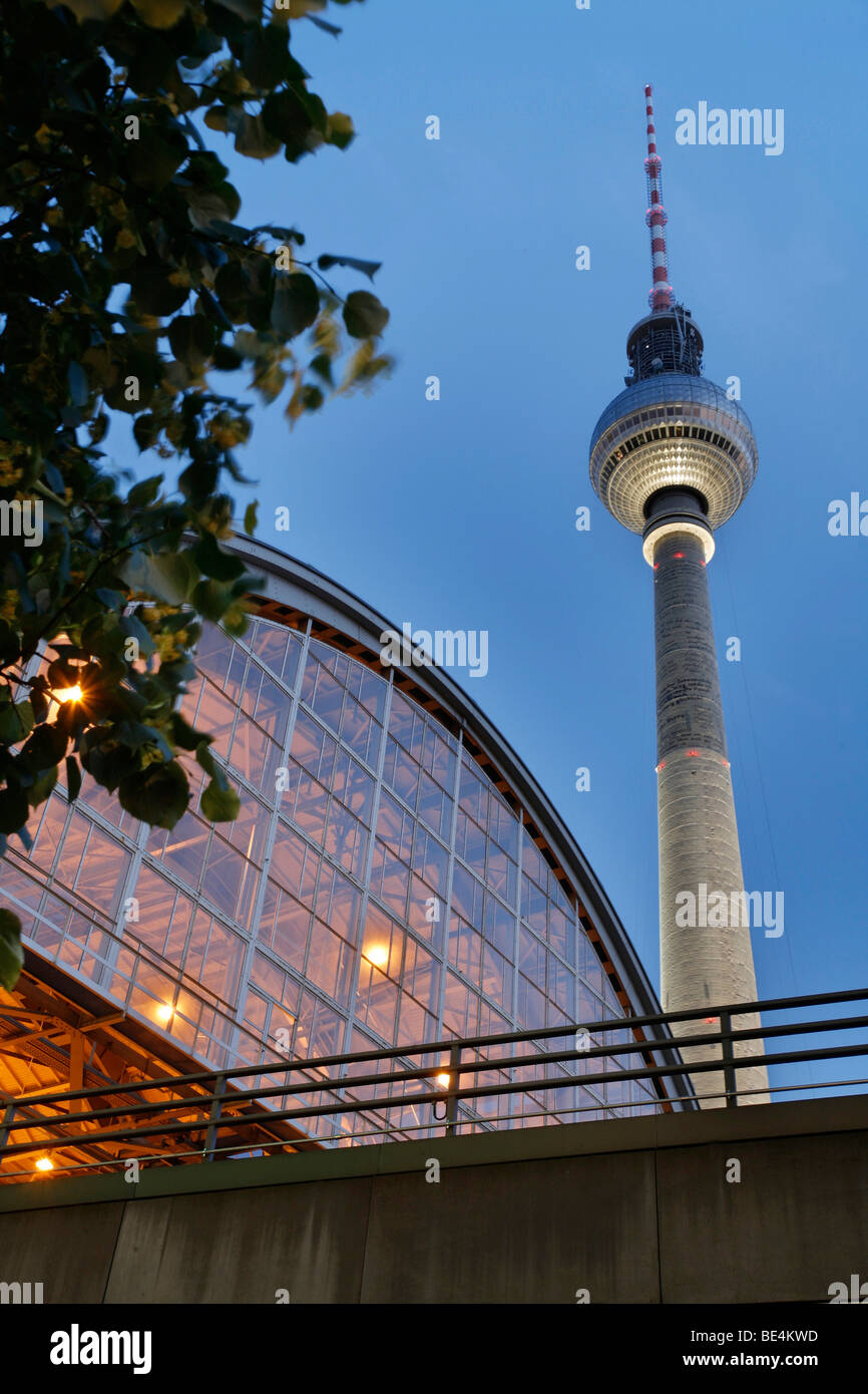 Bahnhof Alexanderplatz station and Fernsehturm TV tower at the blue hour, Mitte district, Berlin, Germany, Europe Stock Photo