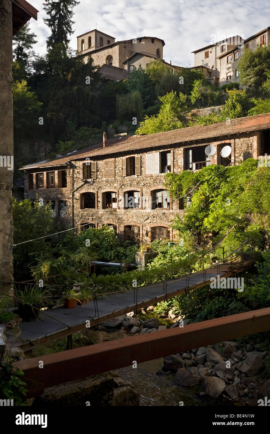 A disused cutlery factory located in the 'Factories Valley', at Thiers (Puy de Dôme - France). Ancienne coutellerie à Thiers. Stock Photo