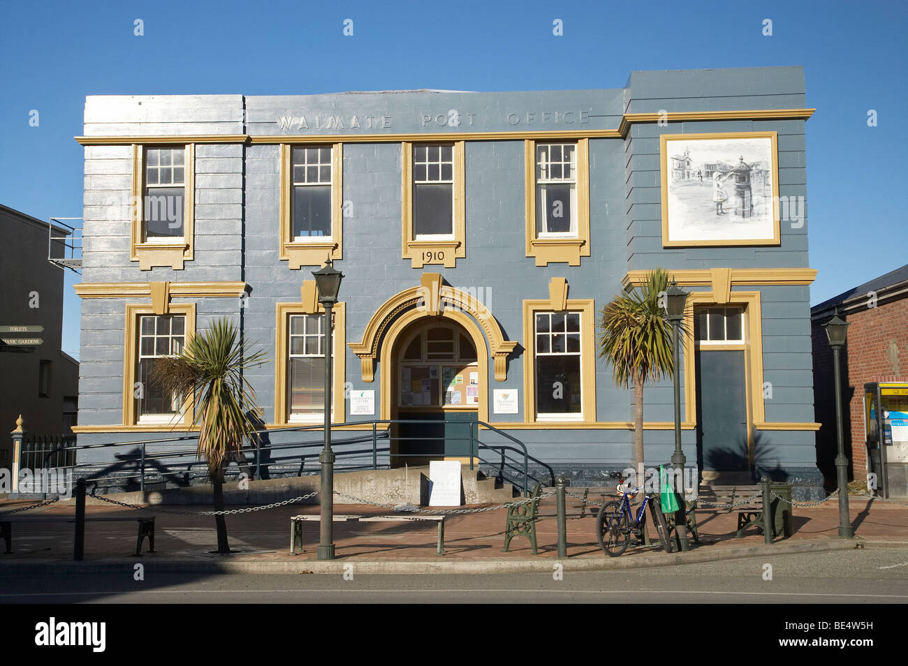 Waimate visitors centre old post office 1910 hires stock photography
