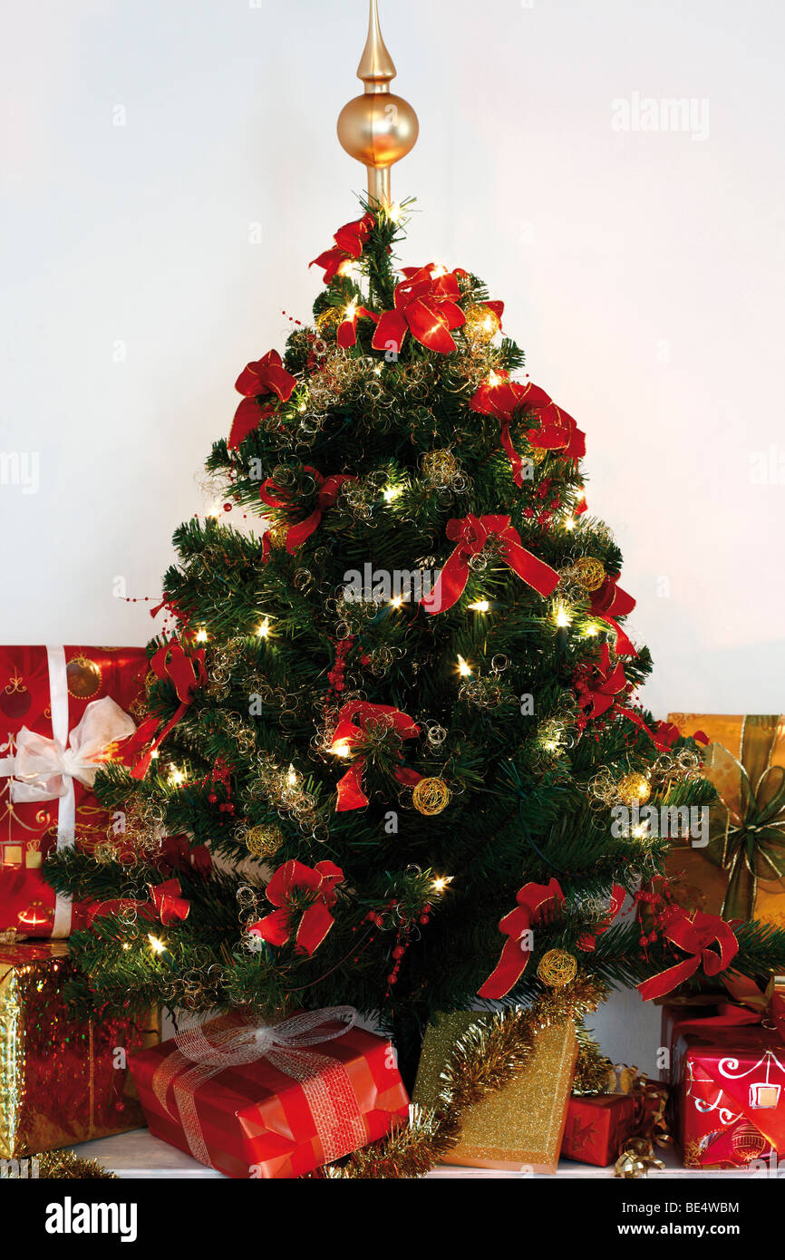 Geschmuckter weihnachtsbaum hires stock photography and images Alamy