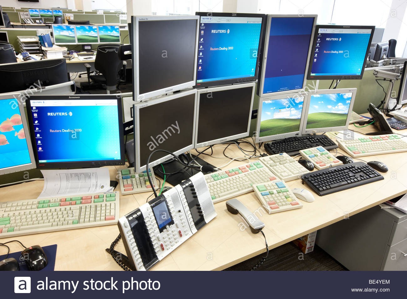 Trading Position Banking City Dealing Desk Phone Multi Screens