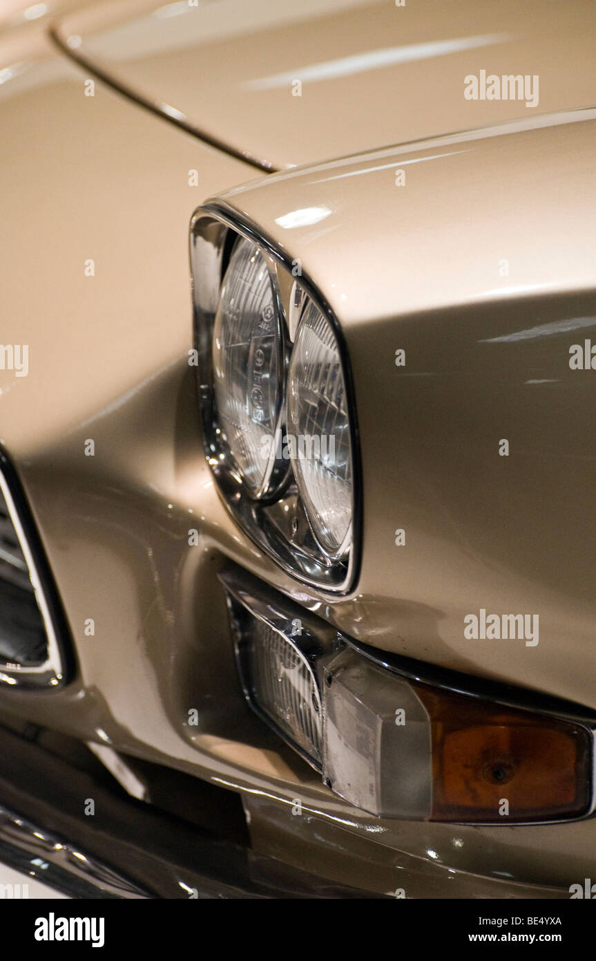 Headlight of classic car hi-res stock photography and images - Alamy
