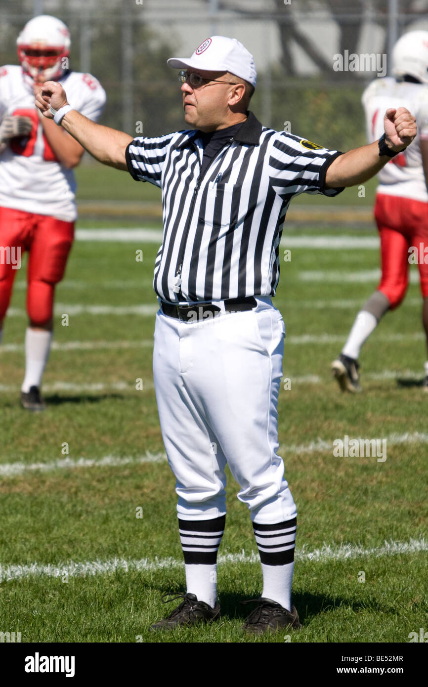 Referee signal hires stock photography and images Alamy