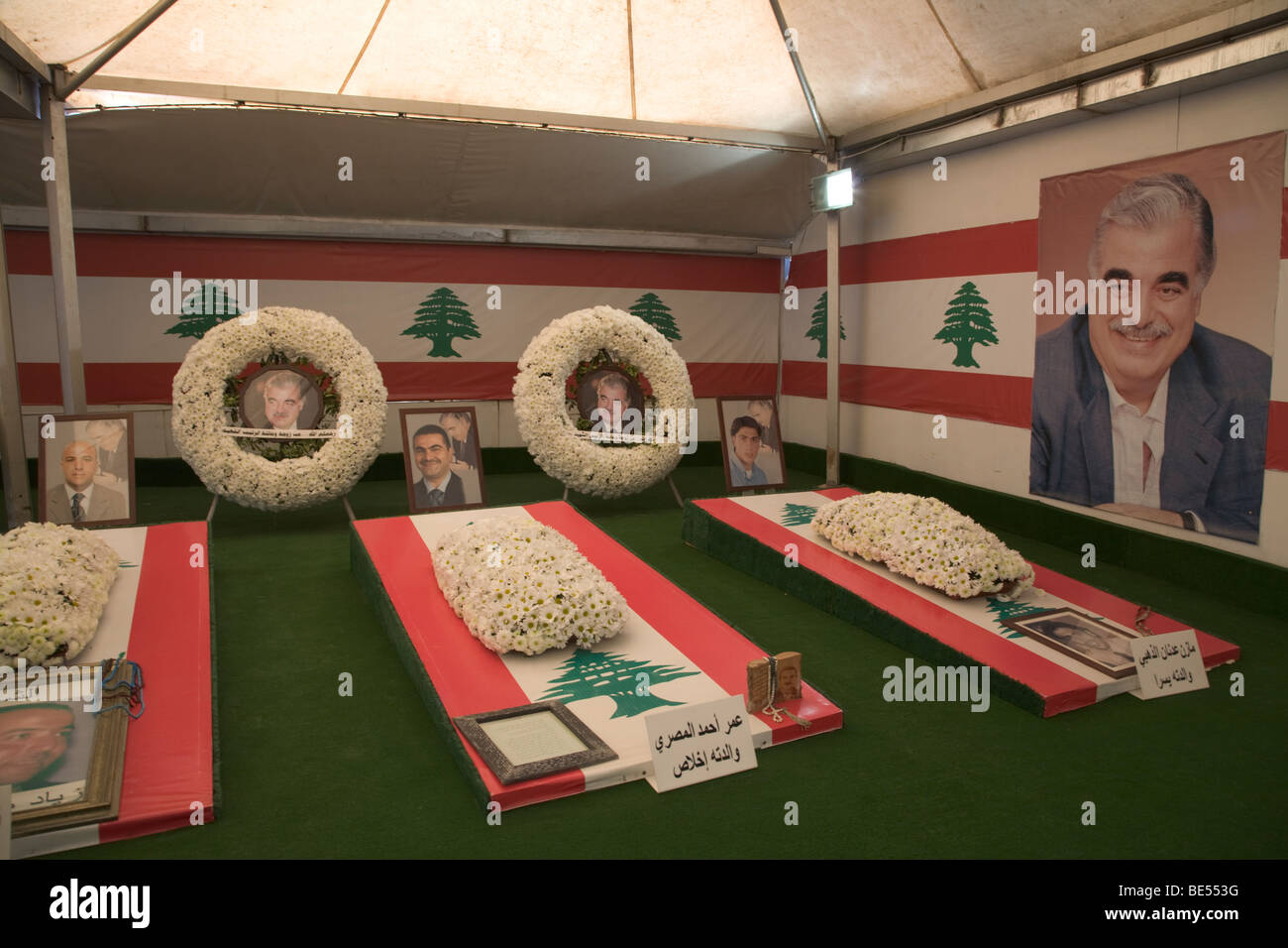 Tombs Draped With Lebanese Flag And Wreaths At Shrine To Rafiq Harriri Beirut Lebanon Stock Photo
