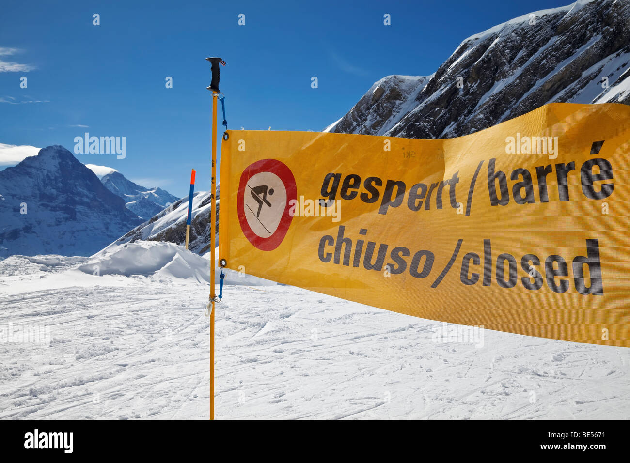 Ski Piste Closed warning sign, Grindelwald, Jungfrau region, Bernese Oberland, Swiss Alps, Switzerland Stock Photo