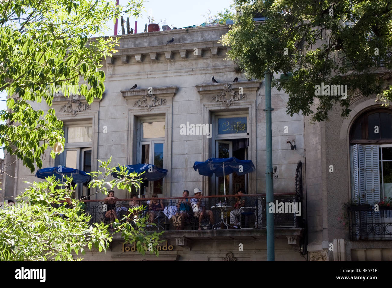 Cafe patrons relaxing on a terrace above San Telmo street market, Buenos Aires, Argentina Stock Photo