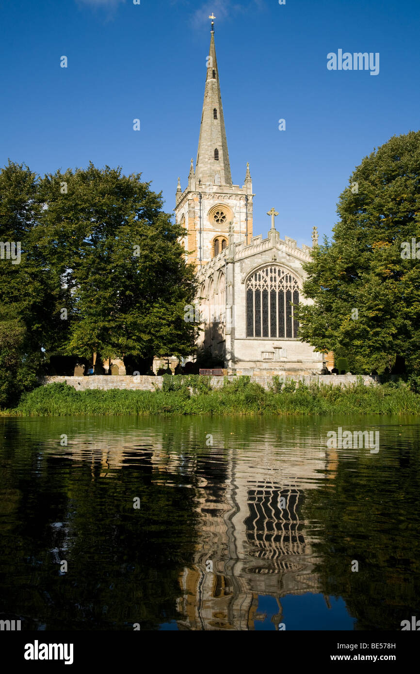 Holy Trinity Church in Stratford-upon-Avon, which contains the grave of ...