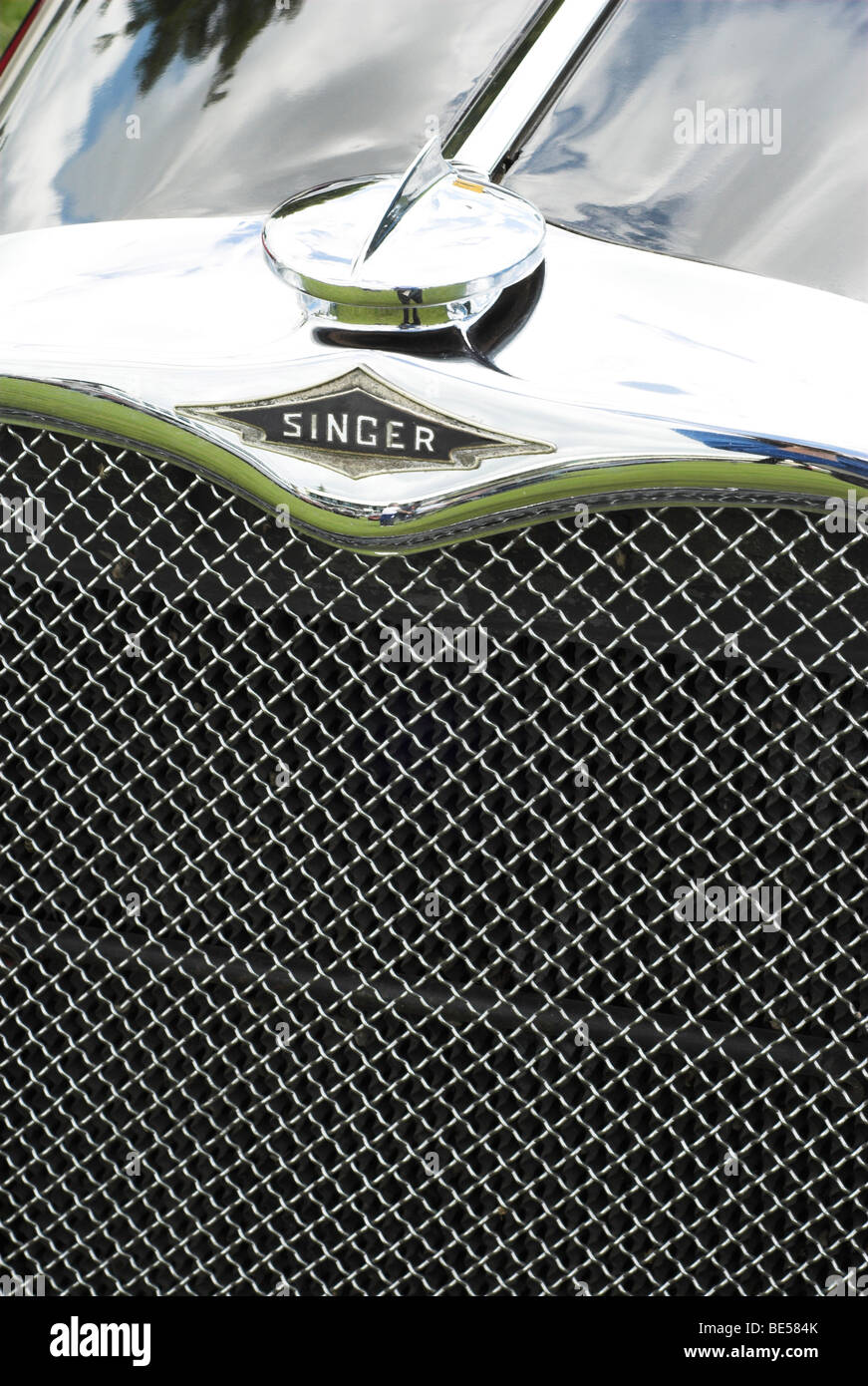 Singer car badge hi-res stock photography and images - Alamy