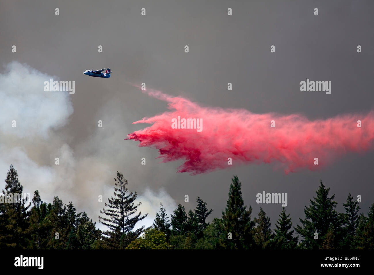 Air tanker retardant drop at California  Lockheed wildfire in Santa Cruz Mountains. CALFIRE/CDF Stock Photo
