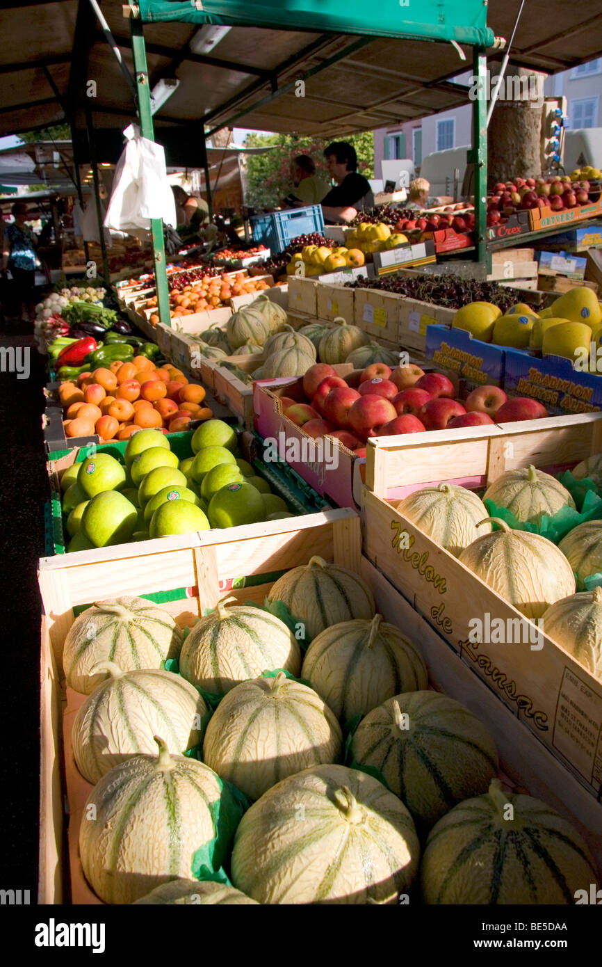Outdoor produce market at Sanary sur Mer in Southern France. Stock Photo