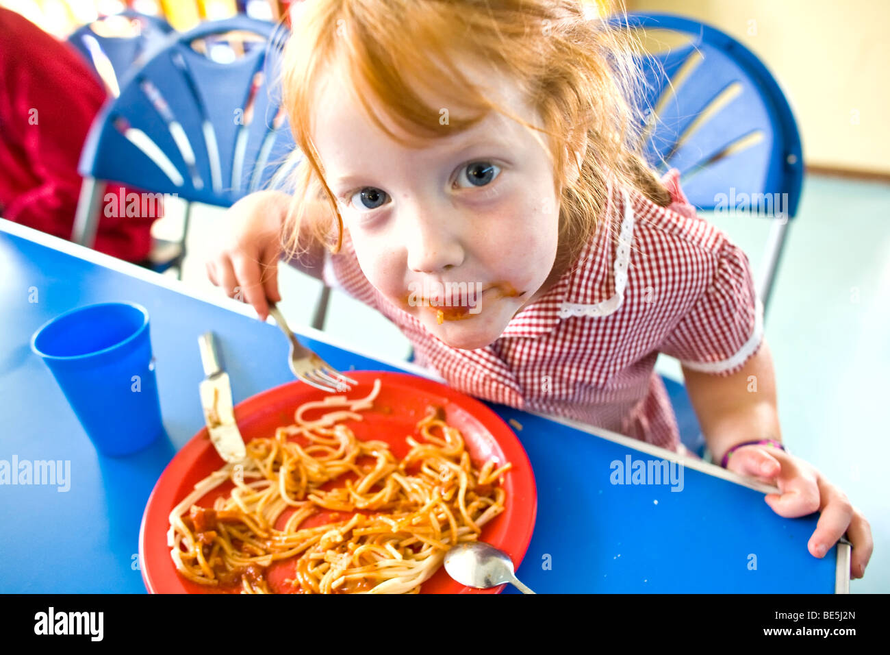 Healthy school dinners at Oxfordshire primary school UK Stock Photo