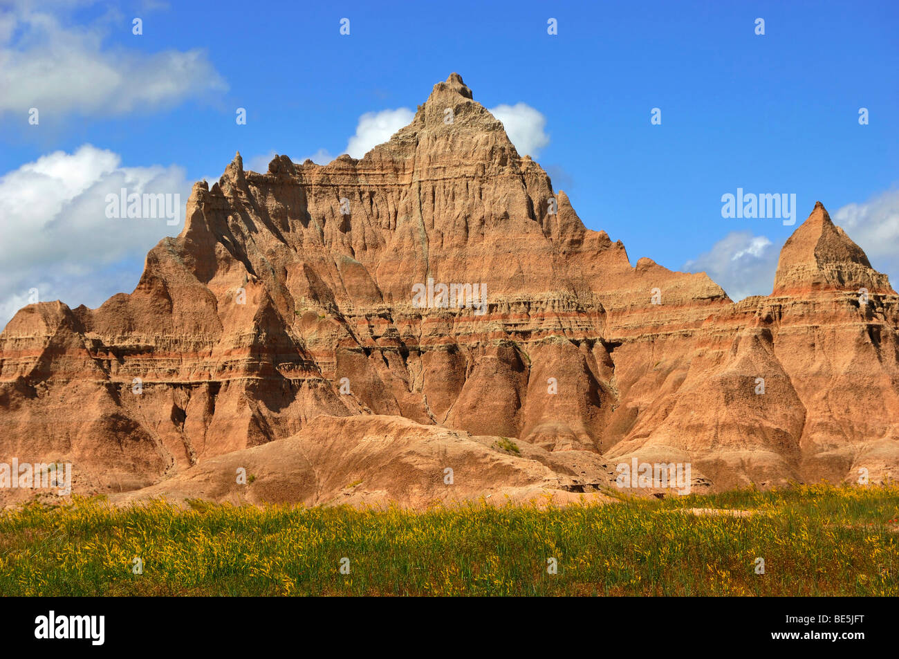 Peak close to the Visitors' Centre at the Badlands National Park near Wall in South Dakota, USA Stock Photo