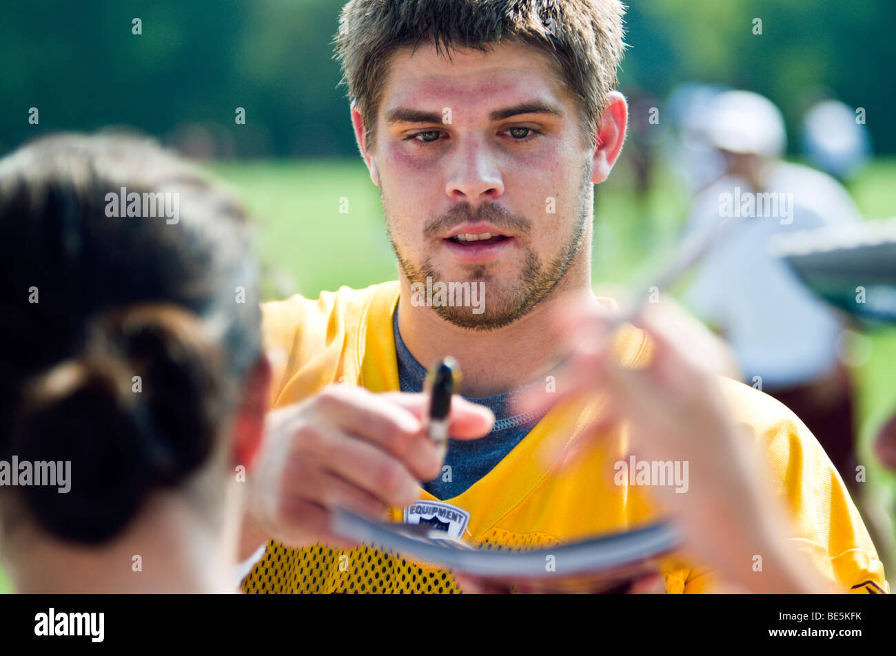 Colt Brennan, NFL quarterback signing autographs after ...